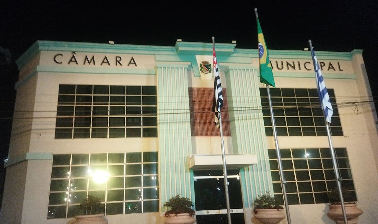 Câmara Municipal de Araçatuba noturno