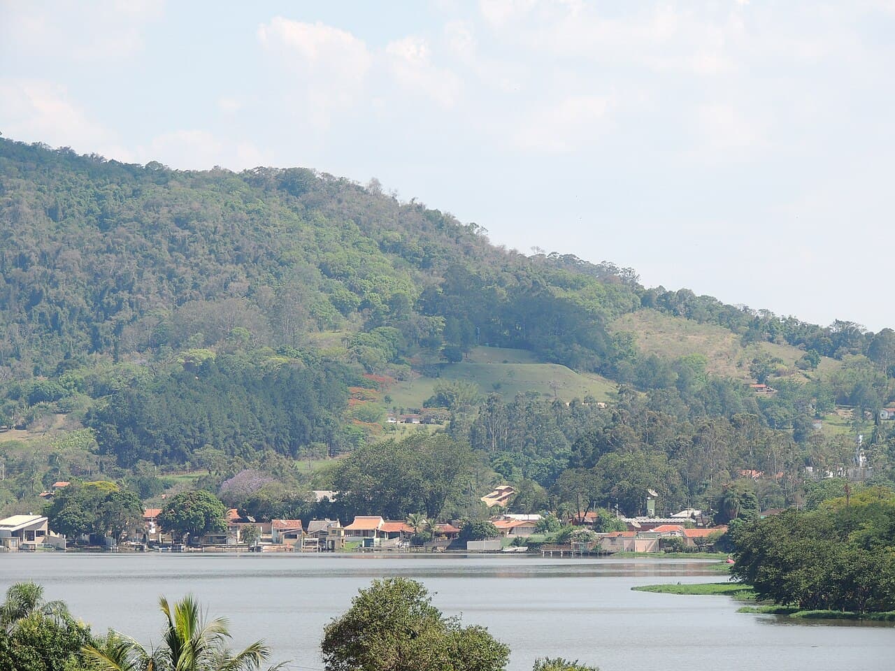 A Represa Usina de Atibaia, é uma pequena represa em Atibaia que é formada pelo Rio Atibaia. Na beira da represa há um bairro chamado Bairro