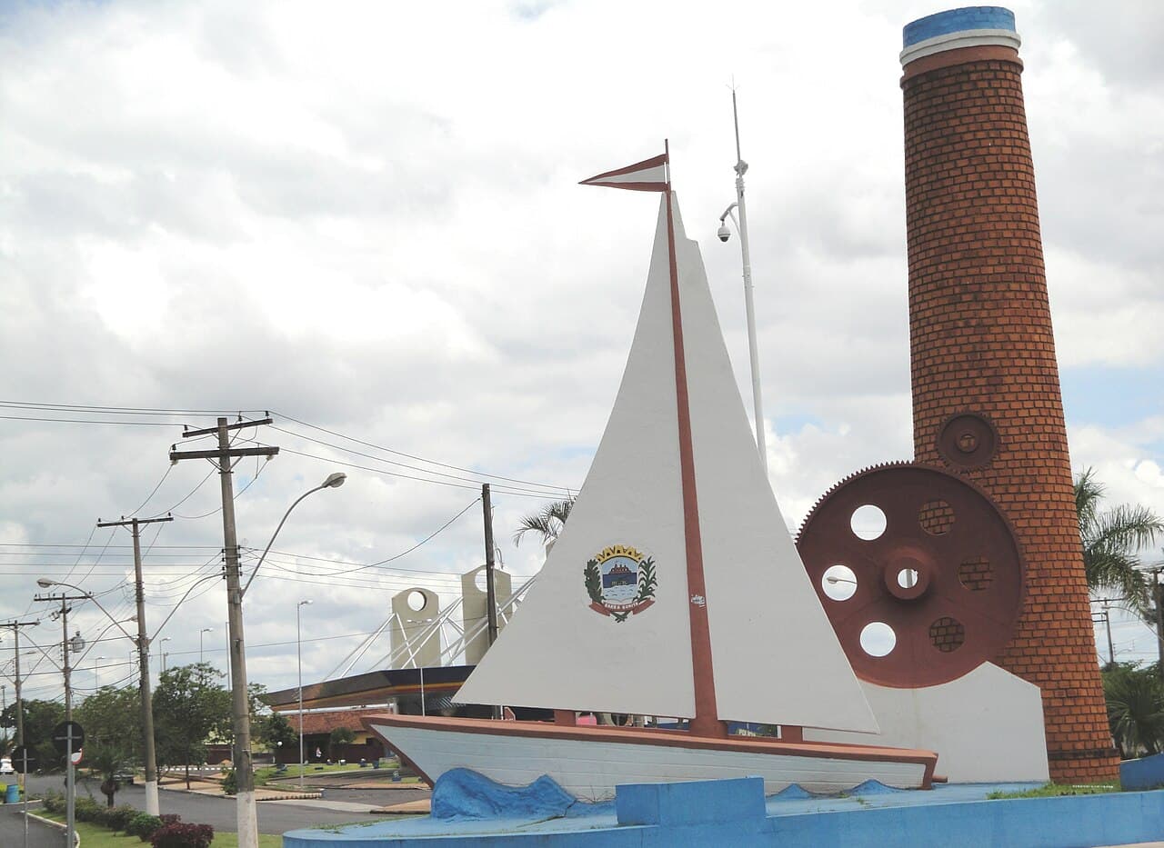 Monumento na Entrada de Barra Bonita 01