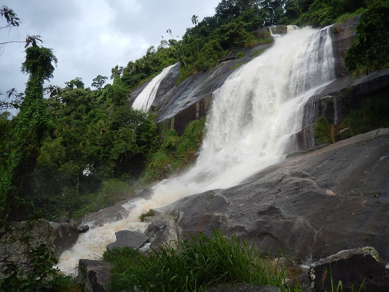 Cachoeira em Ilhabela - São Paulo