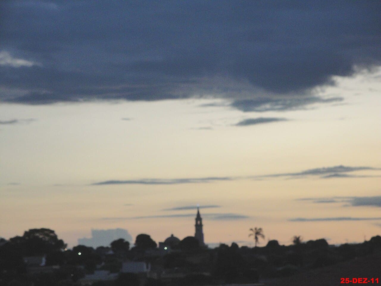 Entardecer em Lins, vendo ao fundo o Santuário Nossa Senhora de Fátima - panoramio