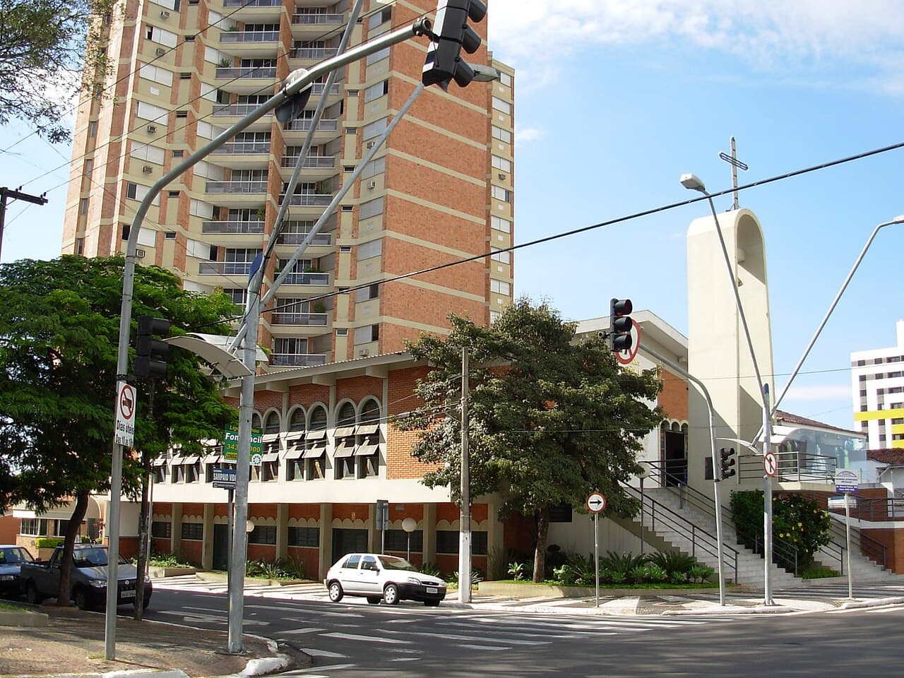 Igreja Nossa Senhora da Glória, avenida Sampaio Vidal, Marília - panoramio