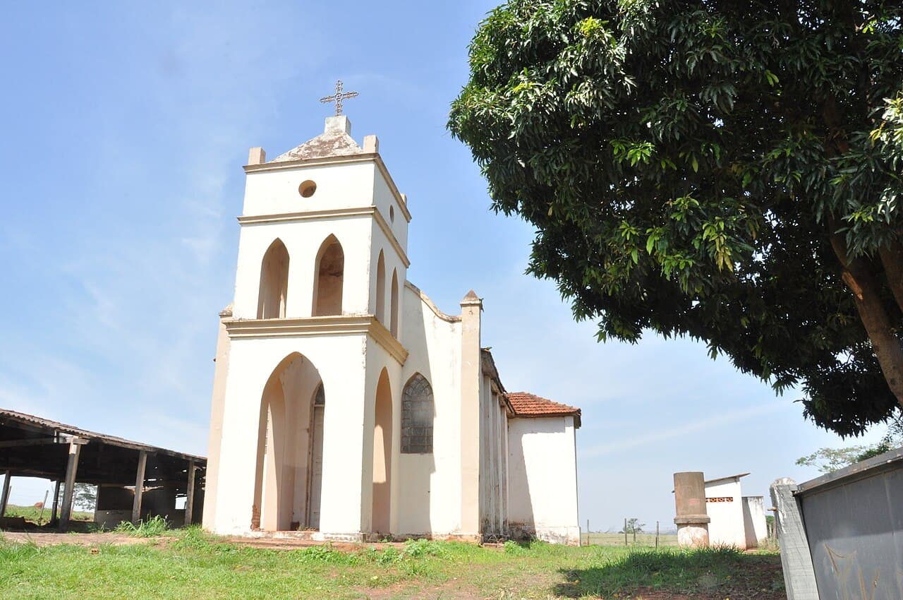 Igrejinha na beira da rodovia - Igreja do Km 20 - panoramio
