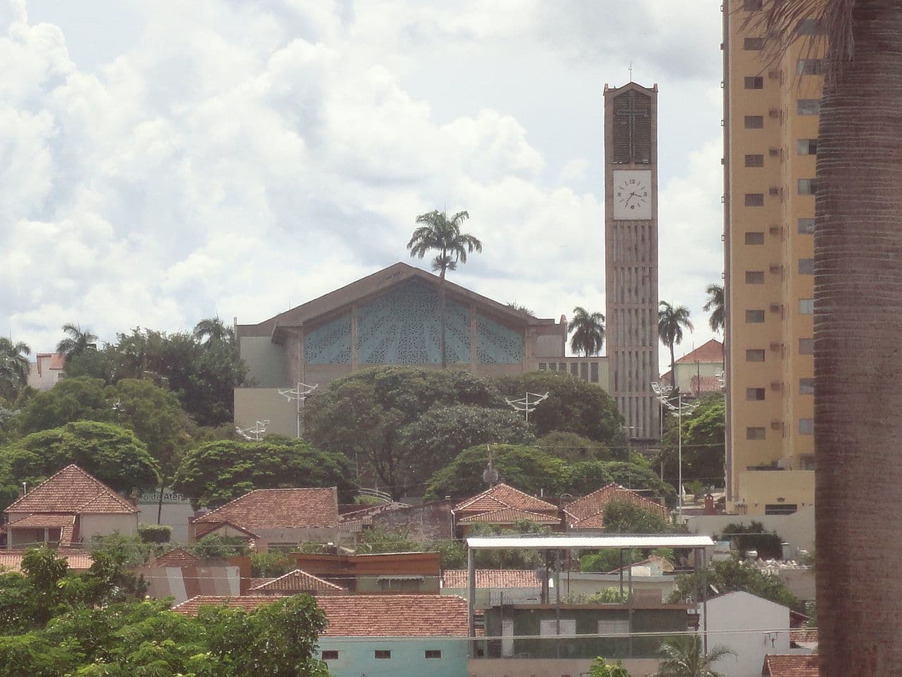 Vista panorâmica da igrejaNsa. senhora Aparecida para a igreja igreja São João Batista - panoramio